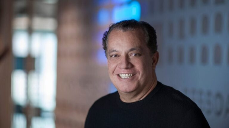 Roberto Oliveira, cofundador e CEO da Blip, plataforma de mensageria corporativa e agentes de IA - Fonte: Forbes Brasil / Endeavor