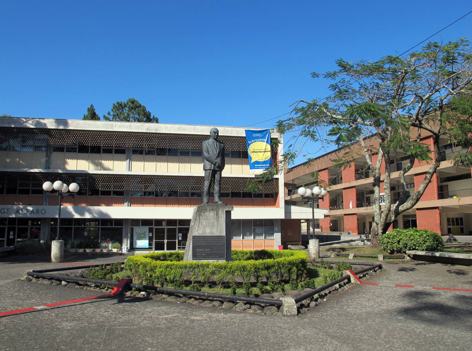 Campus Central Rodrigo Facio da Universidade da Costa Rica (UCR), instituição consorciada que acessa o supercomputador Kabré - Fonte: Haakon S. Krohn / Wikimedia Commons