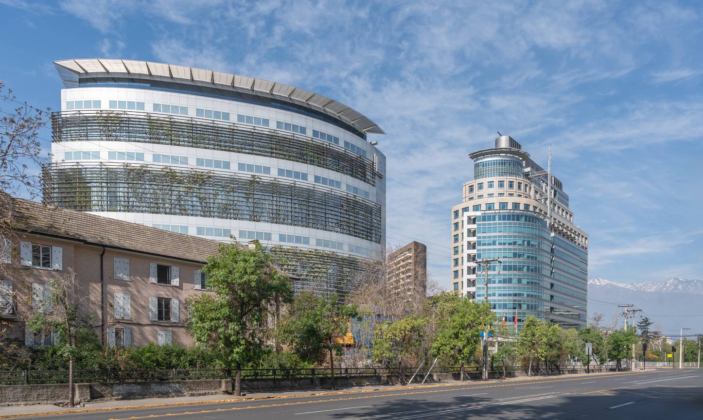 Distrito corporativo e de inovação tecnológica de Sanhattan em Santiago, sede da startup ConTech ObraLink - Fonte: Wikimedia Commons